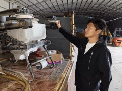 从“一身泥”到“一机控” 聪慧农业帮力